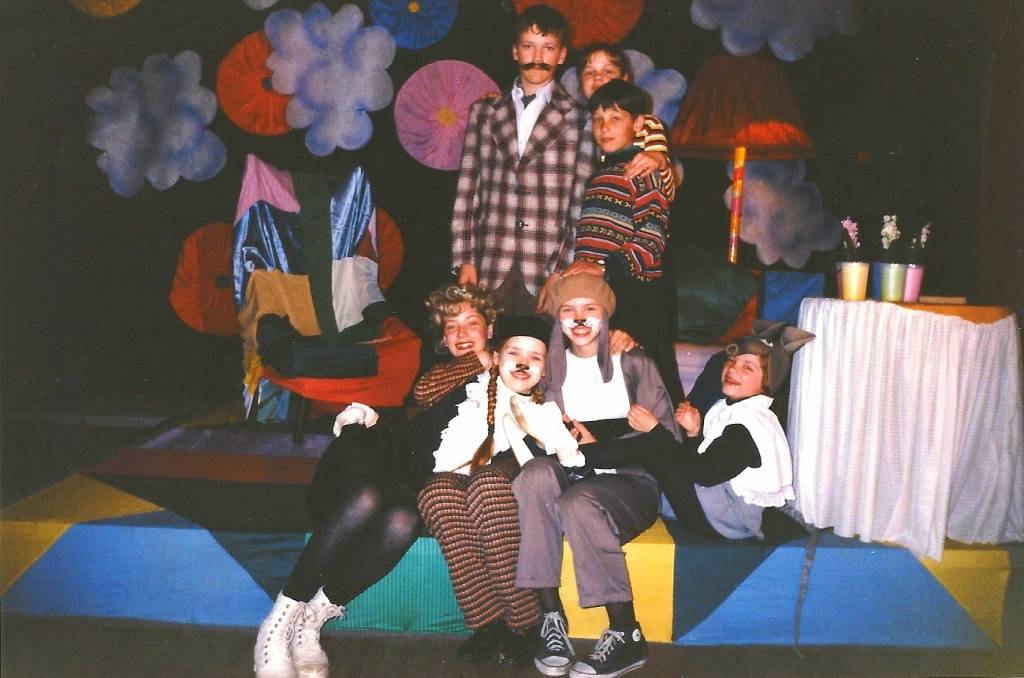 Liepājas Bērnu teātra jubilejas izrādē "PIFS" tiekas dažādas paaudzes