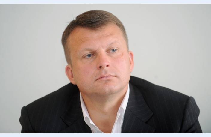 "Liepājas autobusu parka" līdzīpašnieku vidū Šķēles ģimenei pievienojas arī Šlesers