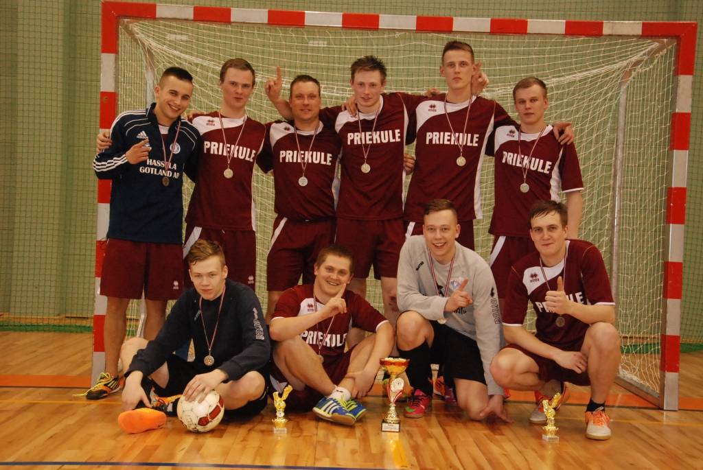 FOTO: "Priekule" kļūst par Lejaskurzemes novadu čempioni telpu futbolā