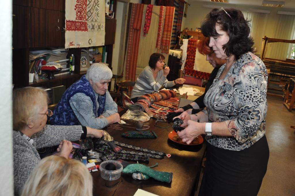 FOTO: Rāda noderīgas amata prasmes