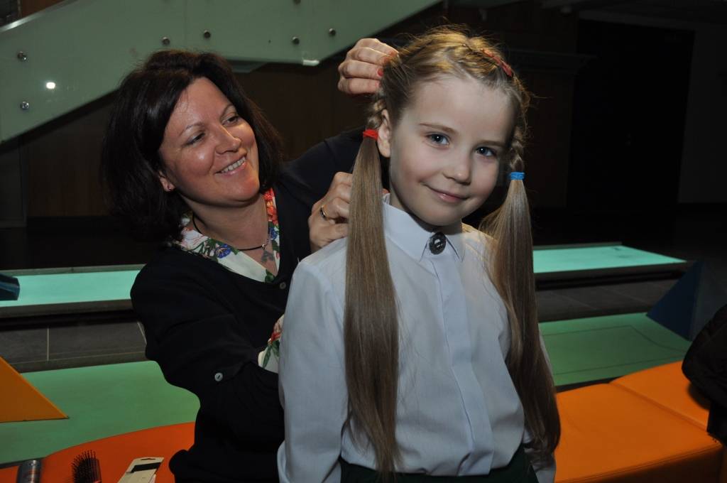 FOTO: Skolēni rāda meistarību tautas dejās