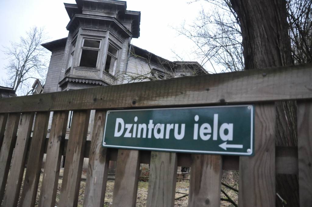 FOTO: Nojauc "Spoku māju"