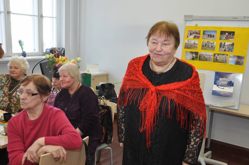 FOTO: Pensionētie skolotāji tiekas jubilejas reizē