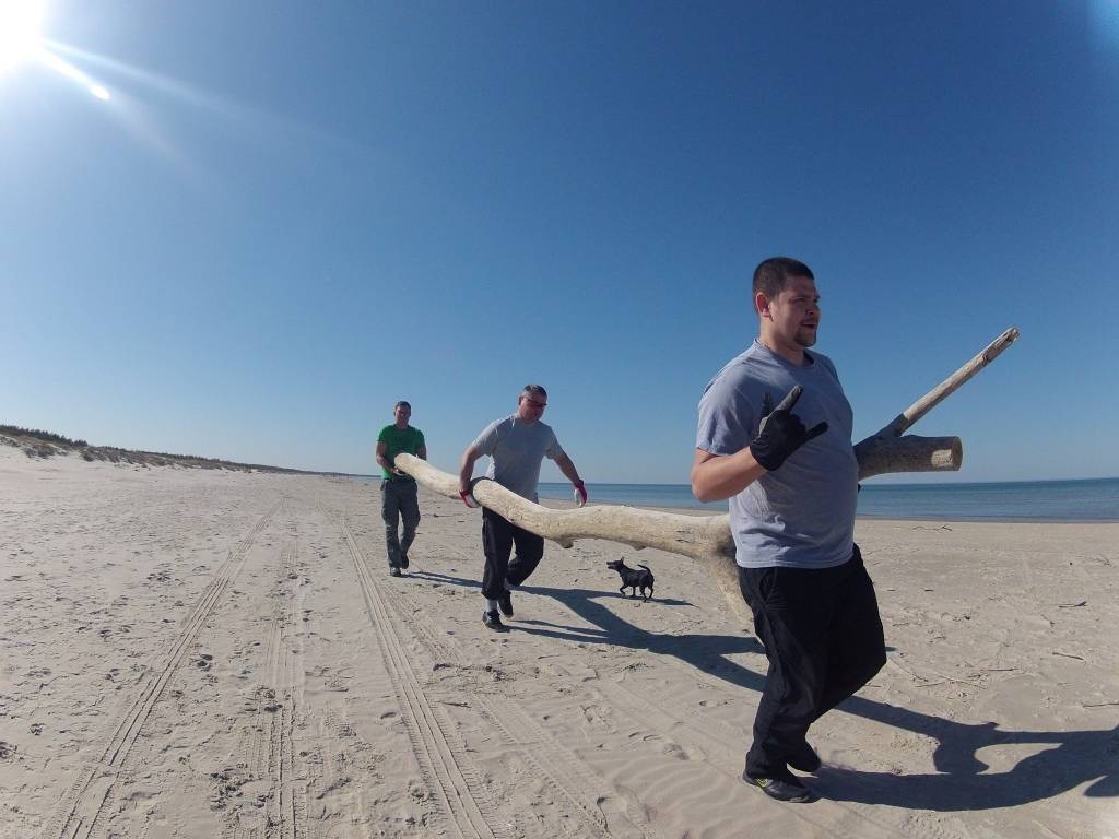 Kaitbordisti talkos pludmalē