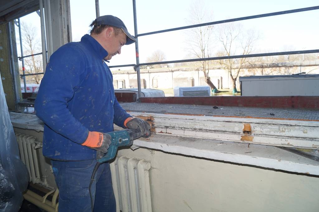 Siltina Jūrniecības koledžas dienesta viesnīcas fasādi