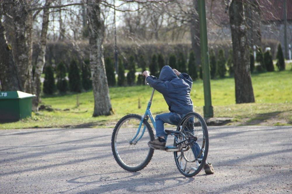 FOTO: Jaunieši izmēģina ērmriteņus