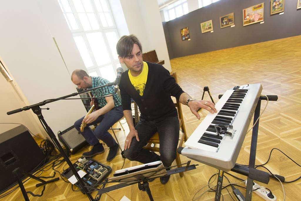 FOTO: Skolēniem stāsta par 1990.gada 4.maija notikumiem