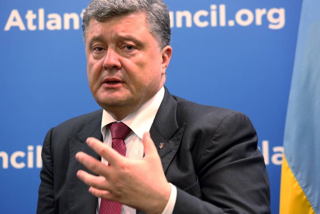 Porošenko: Karš beigsies tikai tad, kad Ukraina atgūs Donbasu un Krimu