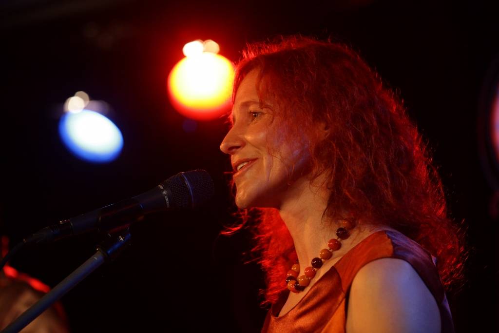 Anta Eņģele koncertēs kafejnīcā "Kursas Putni"