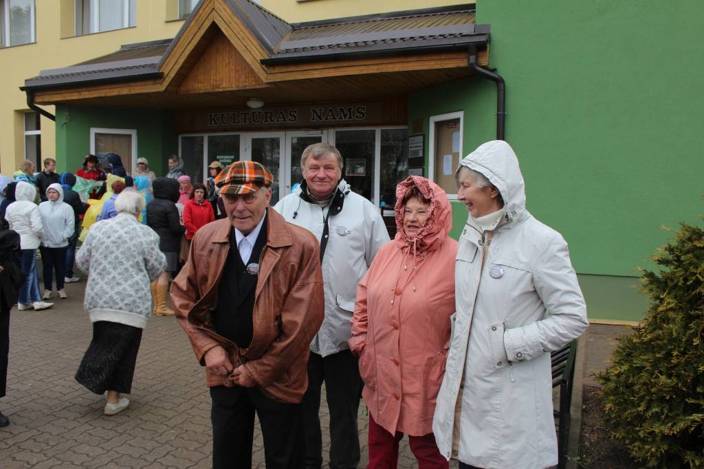 "Mežābeles" satiekas Skrundā