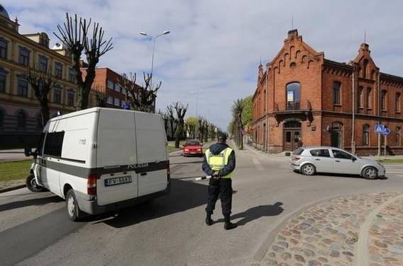Saņem spridzināšanas draudus