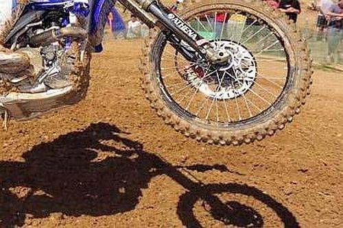  Motokrosā Saldū gājis bojā sacensību dalībnieks