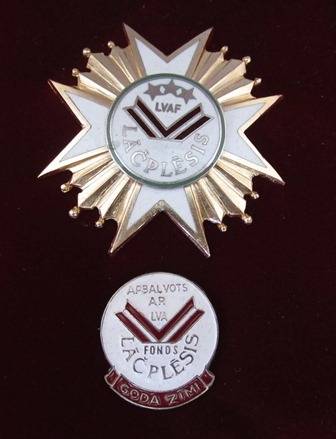 Pasniegs Goda zīmes sešiem Lietuvas Republikas rezerves virsniekiem