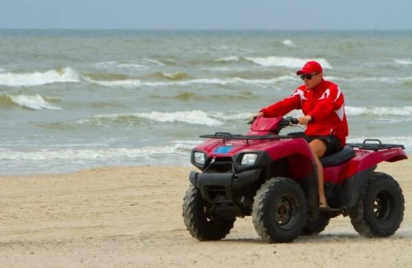 Pludmales glābšanas dienests uzsāks darbu
