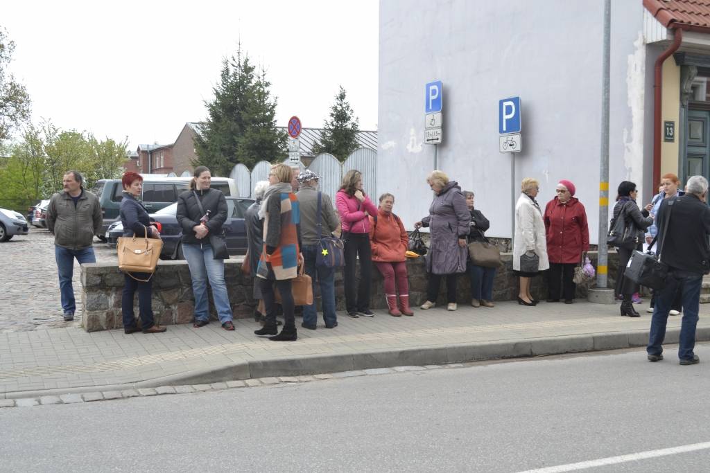 FOTO: Vidusskolu grib saglabāt