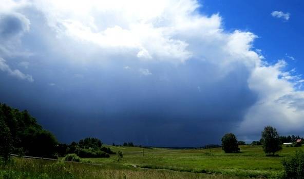 Brīvdienās kļūs vēl vēsāks, joprojām brīžiem līs