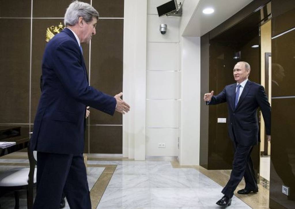 Kritizē Kerija vizīti Sočos - no tās vienīgais ieguvējs esot Putins