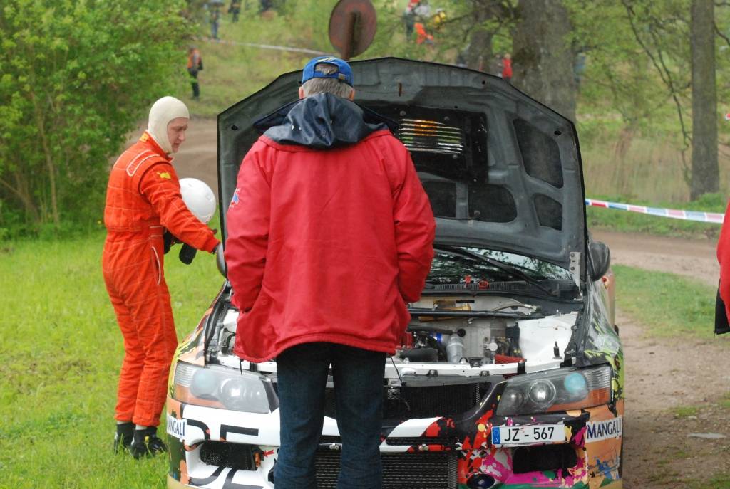 FOTO: "Rally Talsi 2015" otrā diena paskrien lietainos laikapstākļos