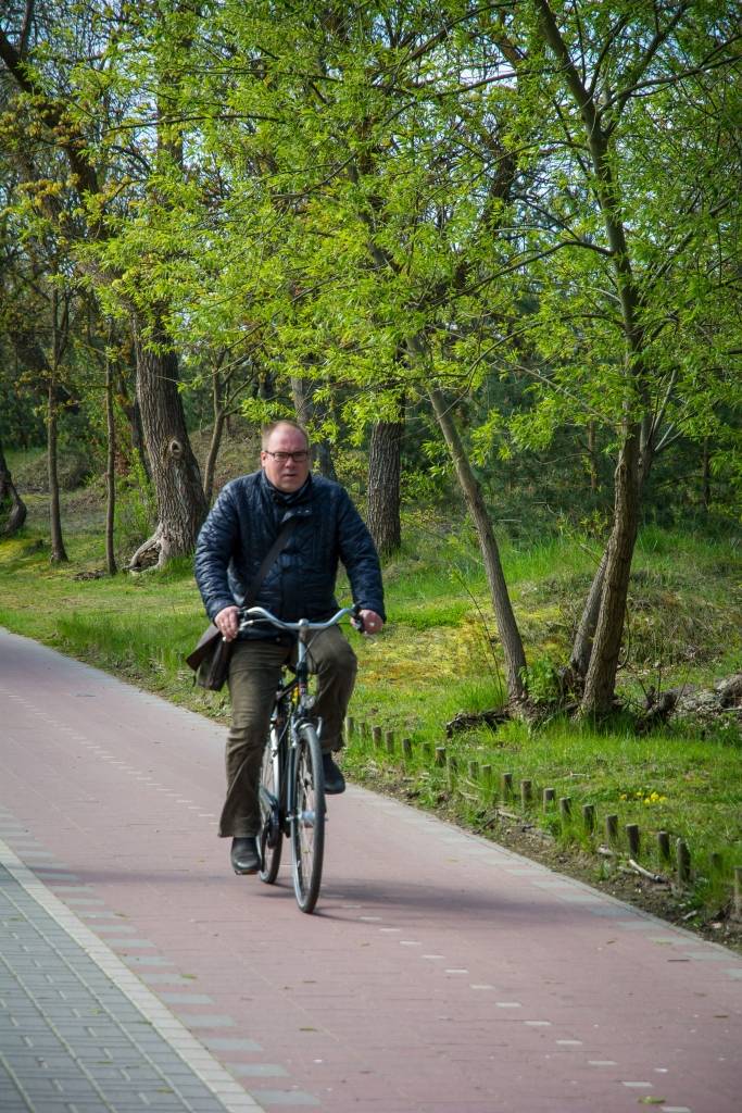 FOTO: Liepājas ielās arvien vairāk riteņbraucēju