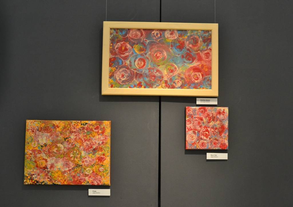 FOTO: Liepājas muzejā atklāj Guntas Krastiņas darbu personālizstādi