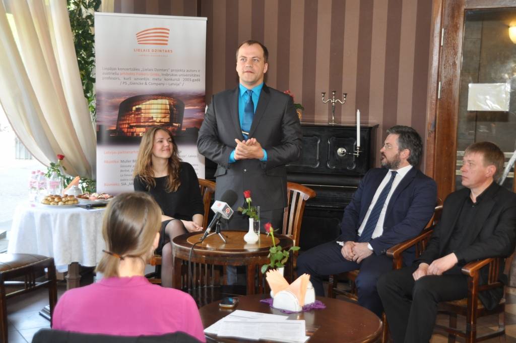 FOTO: Preses konferencē informē par koncertzāles atklāšanu