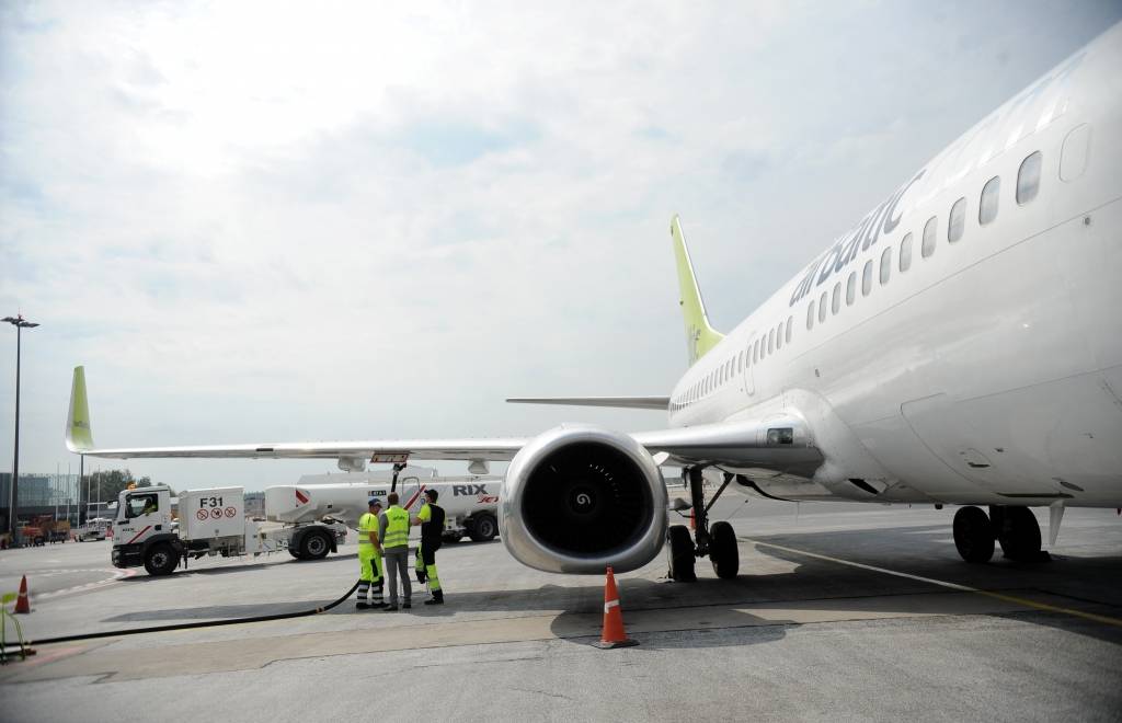 Air Lituanica pārtrauc lidojumus, reisus pārņem airBaltic