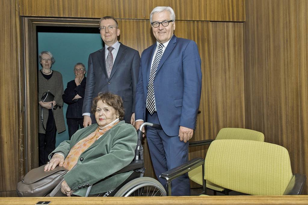 Opera Valentīna politiskā kontekstā