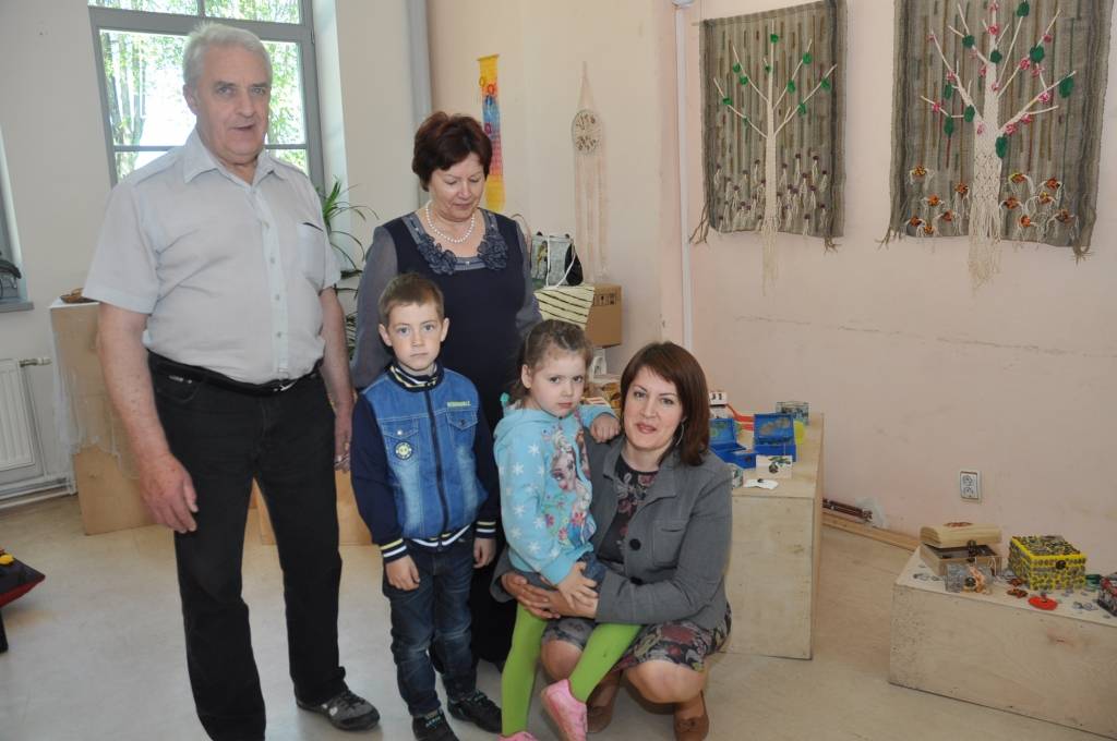 FOTO: Ģimenes darbus apkopo izstādē