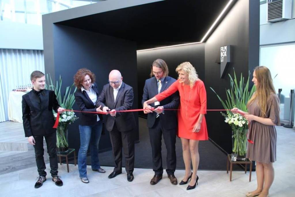 Foto: Viļņas lidostā atklāts kinoteātris