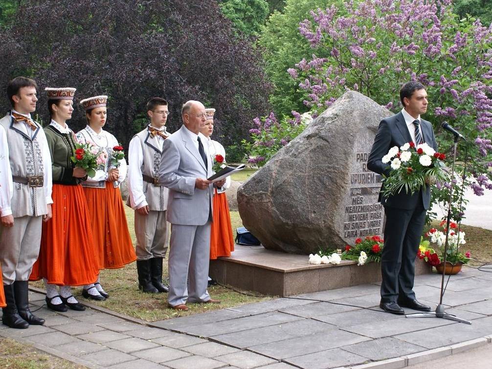 Liepājā pieminēs 1941. gada 14. jūnija deportāciju upurus