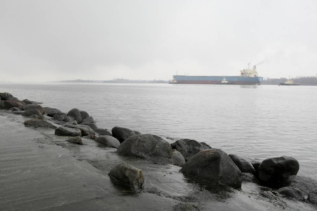 Rīgas brīvostas valde vainu neatzīst; izlīguma naudu maksās