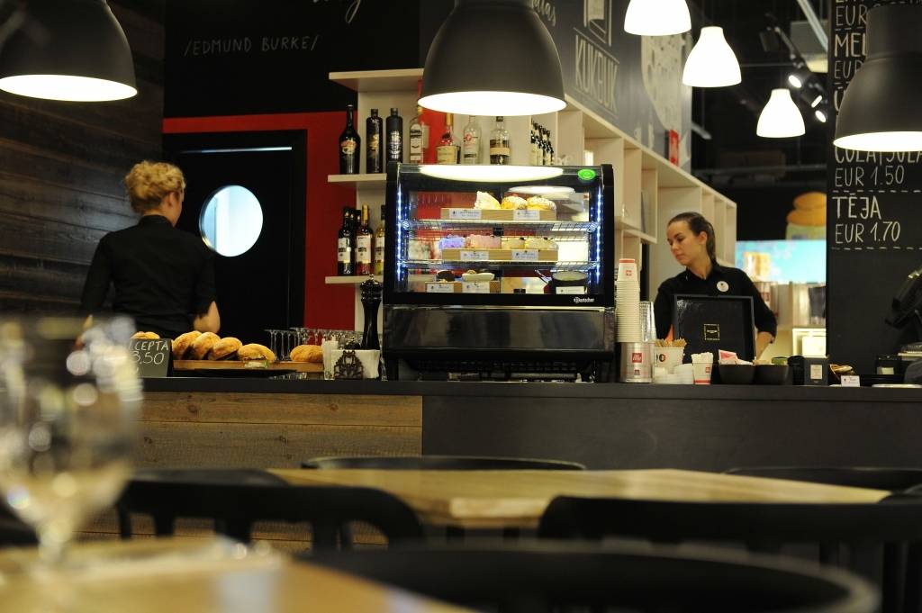 Nācies slēgt izloloto restorānu Kuk buk - tirdzniecības centra nomas maksa nospiedusi uz ceļiem