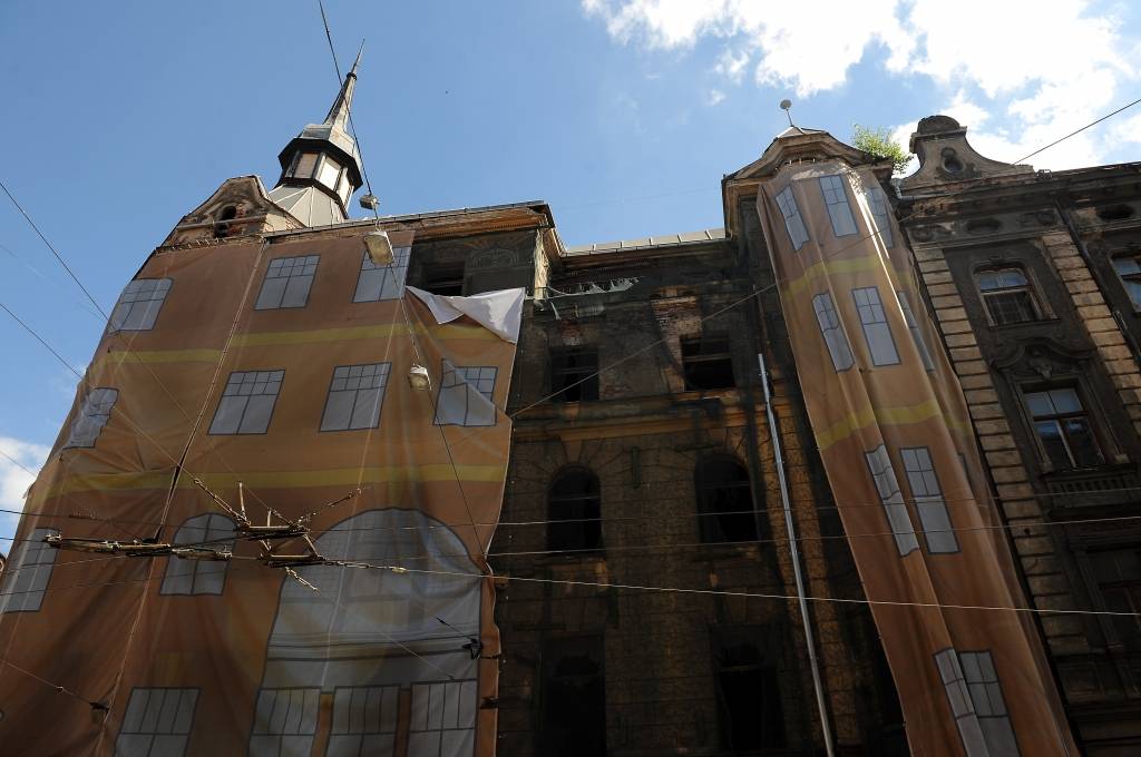 Rīgā jauna kārtība dekoratīvā pārsega izvietošanai uz vidi degradējošām būvēm 