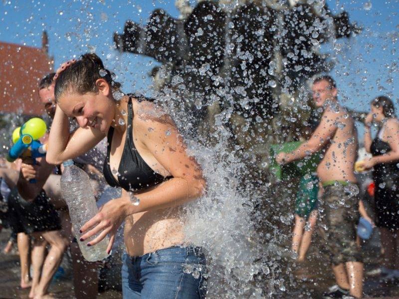 Brīvdienās būs karsts un sutīgs, tomēr tas nebūs uz ilgu