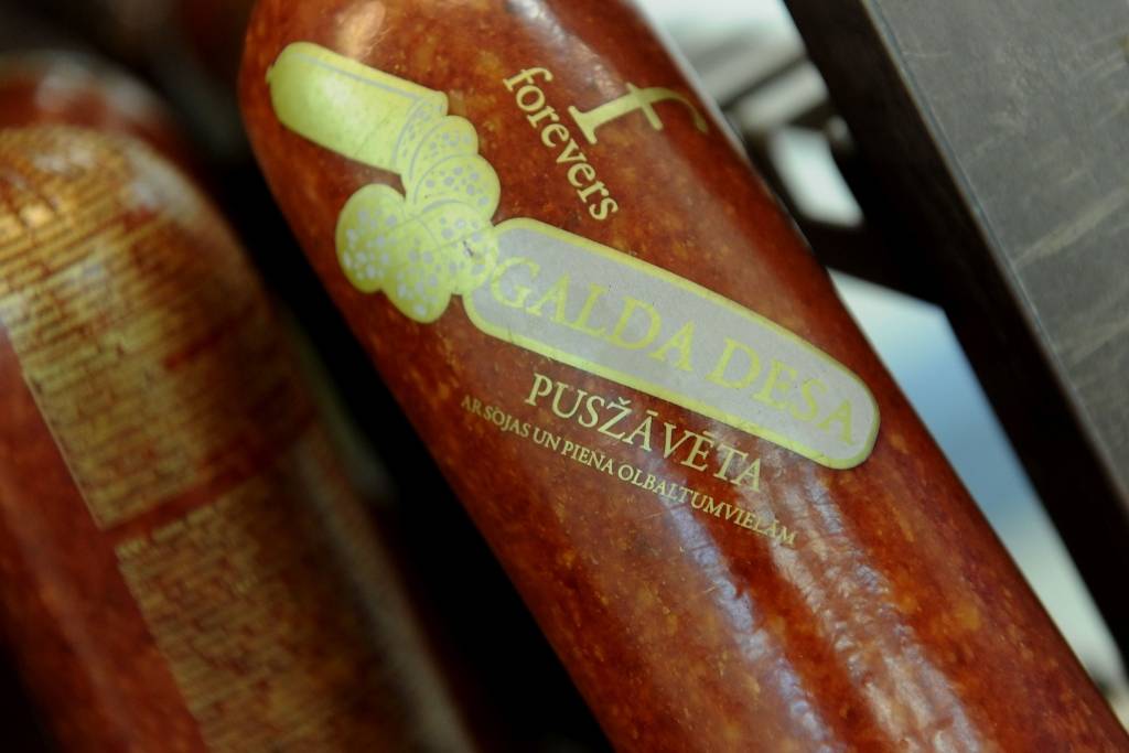 Regula paliek bez «humora»