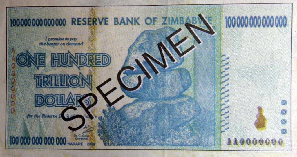 Hiperinflācija Zimbabvē: 175 kvadriljonus vietējo dolāru varēs mainīt pret 5 ASV dolāriem