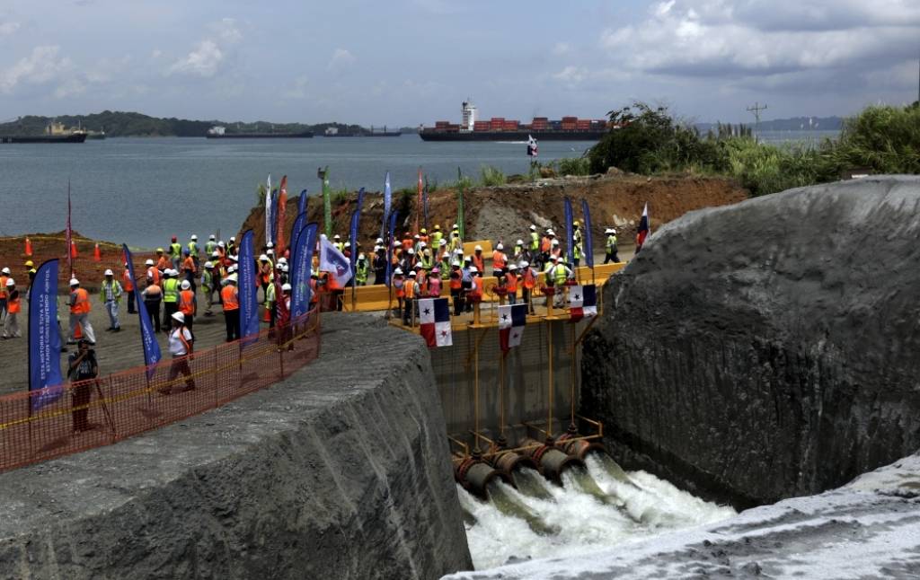 Sākta paplašinātā Panamas kanāla testēšana