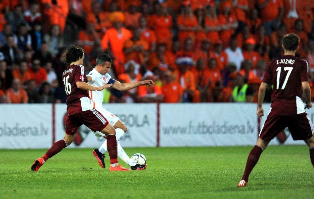 Latvijas futbolisti pēc otrajā puslaikā ātri zaudētiem diviem vārtiem salūzt un piekāpjas Nīderlandei