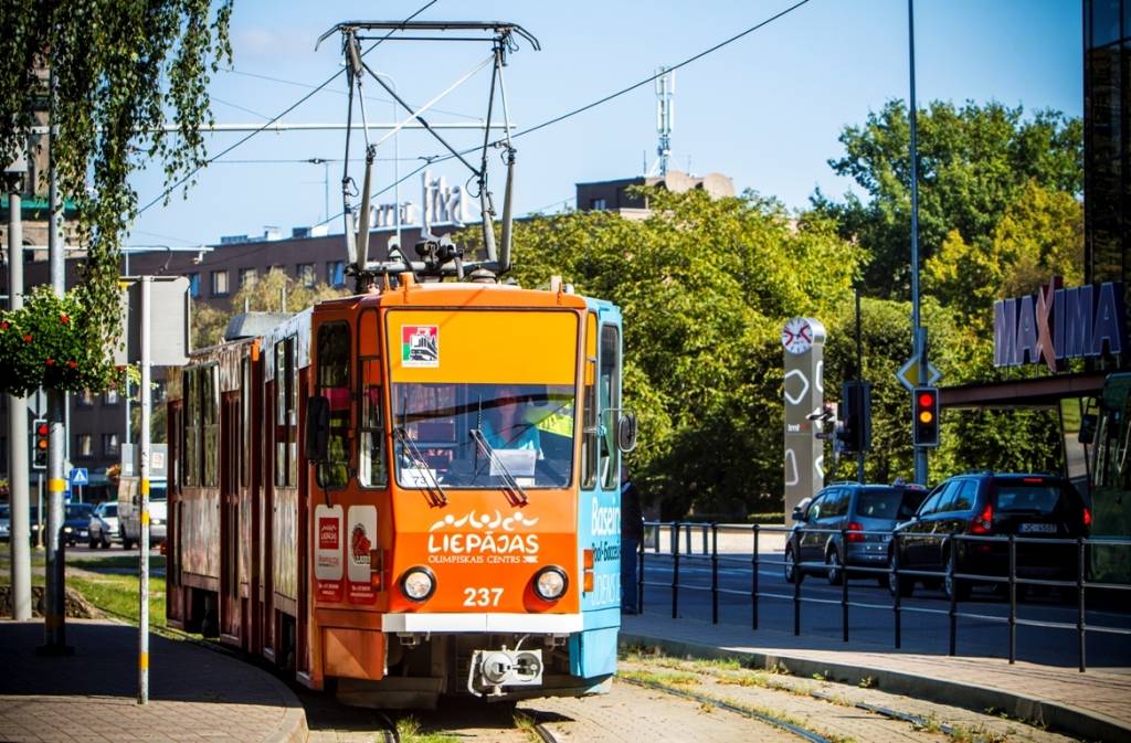 Sabiedriskā transportlīdzekļa bojājuma gadījumā pasažieri brauciena turpināšanai drīkst izmantot citu sabiedrisko transportlīdzekli