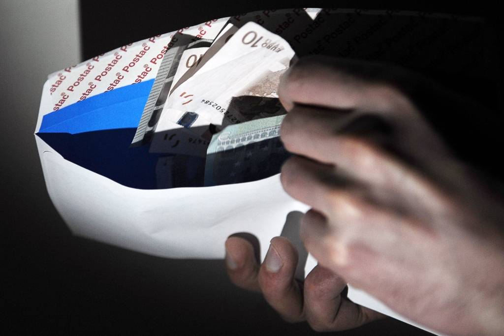 Pārtrauc grupējuma darbību, kas ar vairāku desmitu uzņēmumu palīdzību legalizējis noziedzīgi iegūtus līdzekļus 