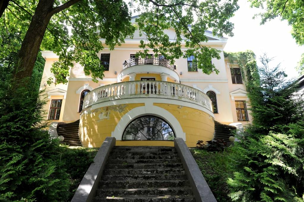 FOTO: CUBE Grupas uzņēmumi apdzīvo 1930. gadā celtu savrupmāju 