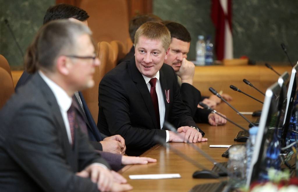 Saeimas priekšsēdētāja aicina diskutēt par ministru algu palielināšanu