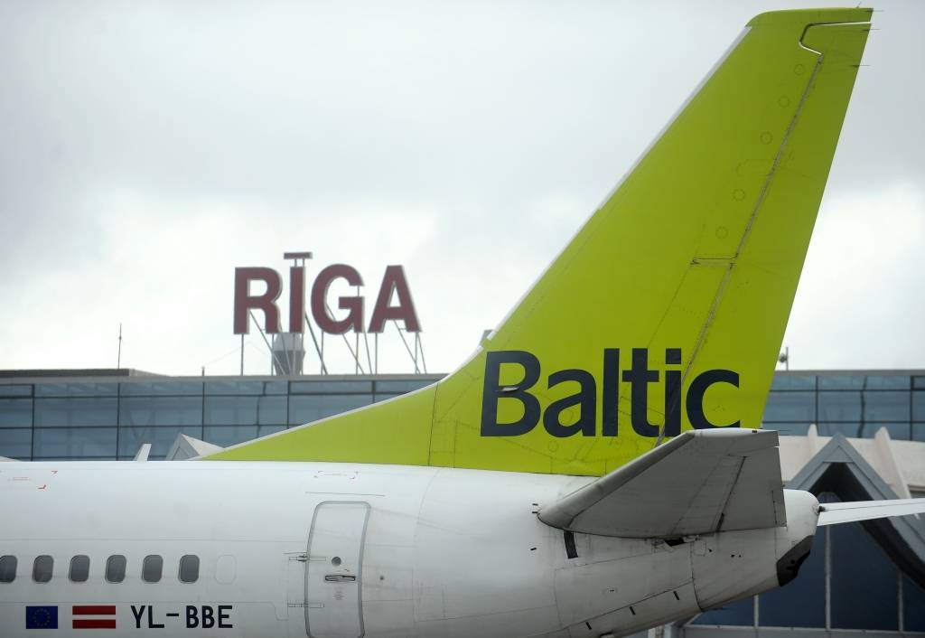 airBaltic reisā uz Helsinkiem iesēdina pasažieri pilota kabīnē