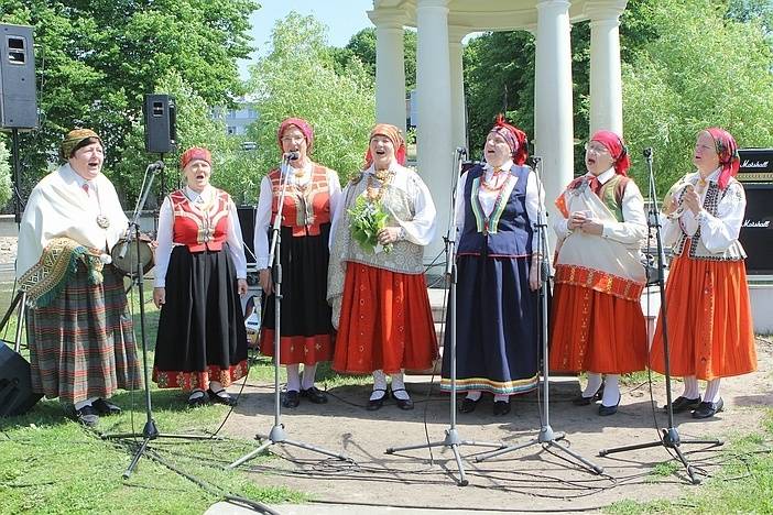 Ielīgos Jāņus pie Gulbju dīķa