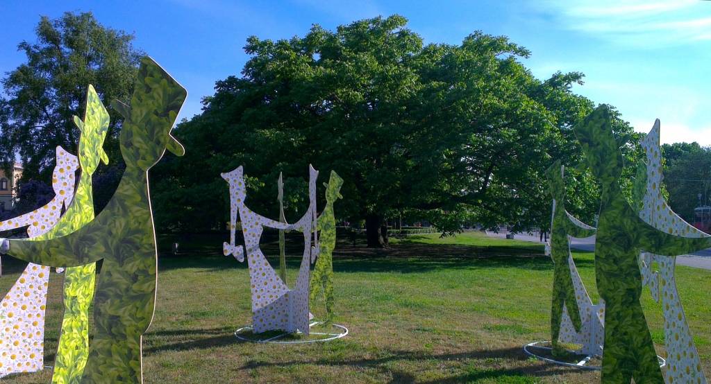 Līgo dancotāji rotājas Rožu laukumā