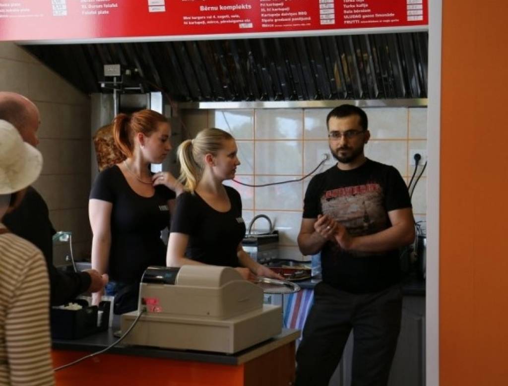 Turks Iecavā atver ēstuvi