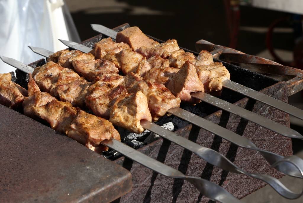 Aktuāli: Kā pagatavot ideālu šašliku un citi grilēšanas noslēpumi