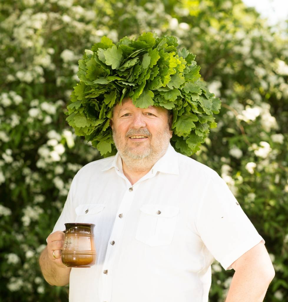 Svētkus ielīgo Jāņi un Līgas:Virši-A valdes priekšsēdētājs dodas lāpu gājienā uz Daugavu