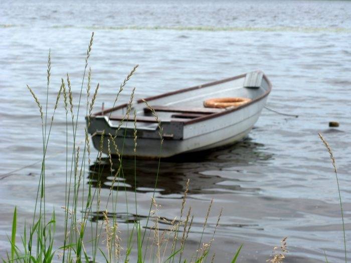 Liepājas ezerā izglābti divi no laivas ūdenī iekrituši vīrieši