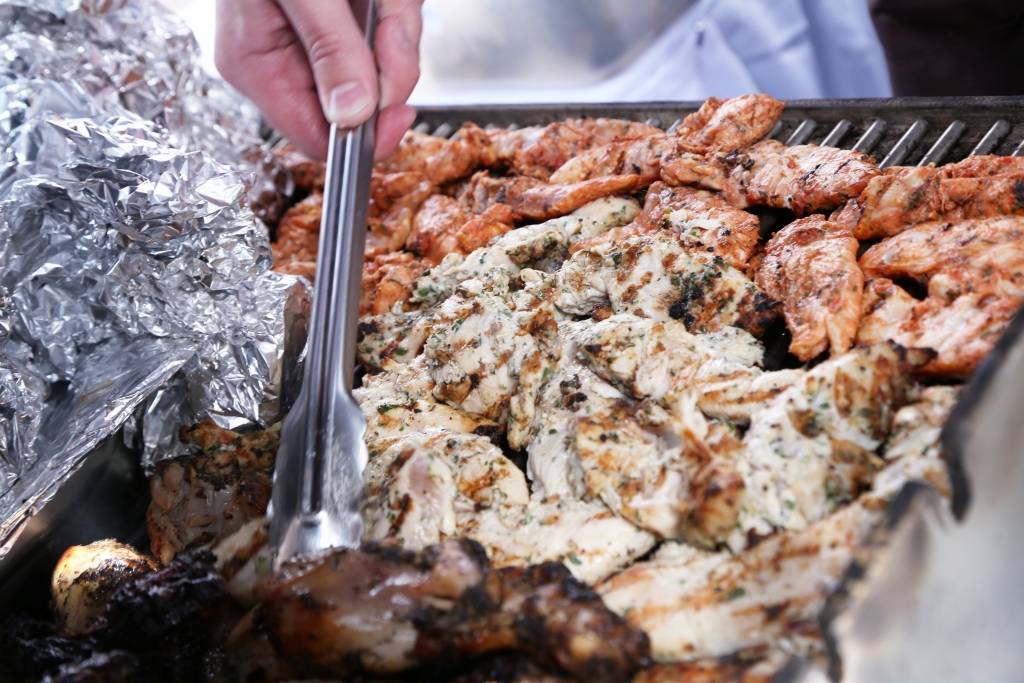 Līgo vakarā divi cilvēki aizrijušies ar sašliku